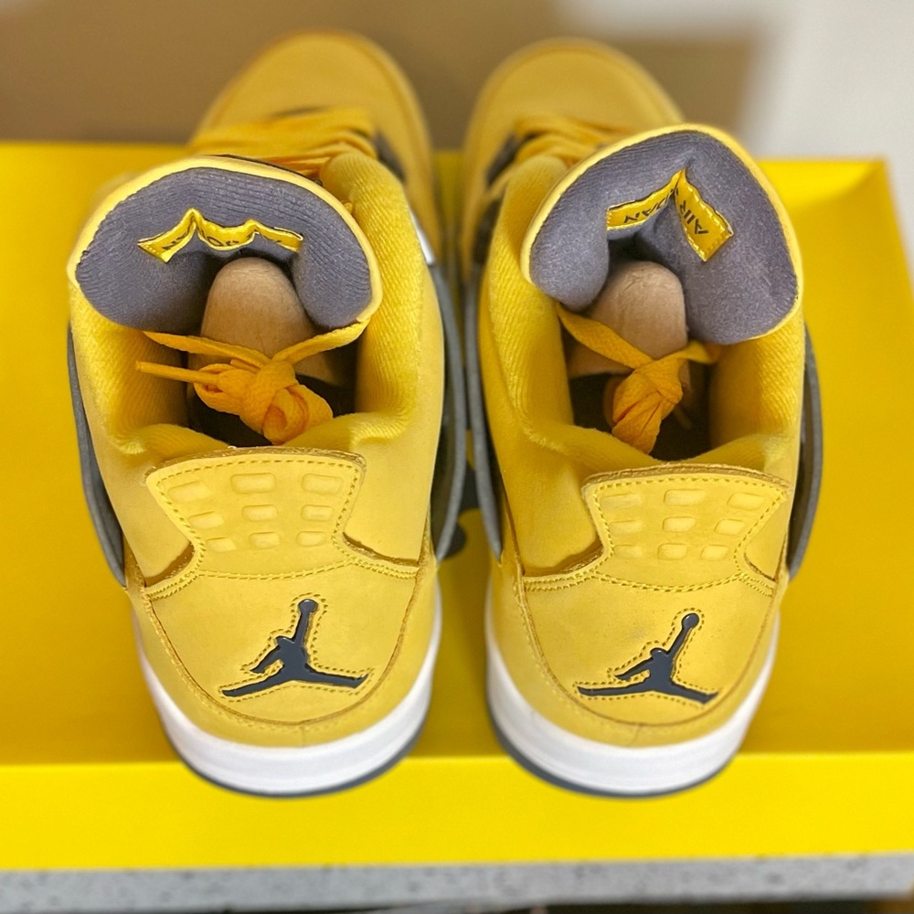 Mens. Air Jordan Retro 4s, lightenings, never been worn, mint Condition, - Picture 5 of 13
